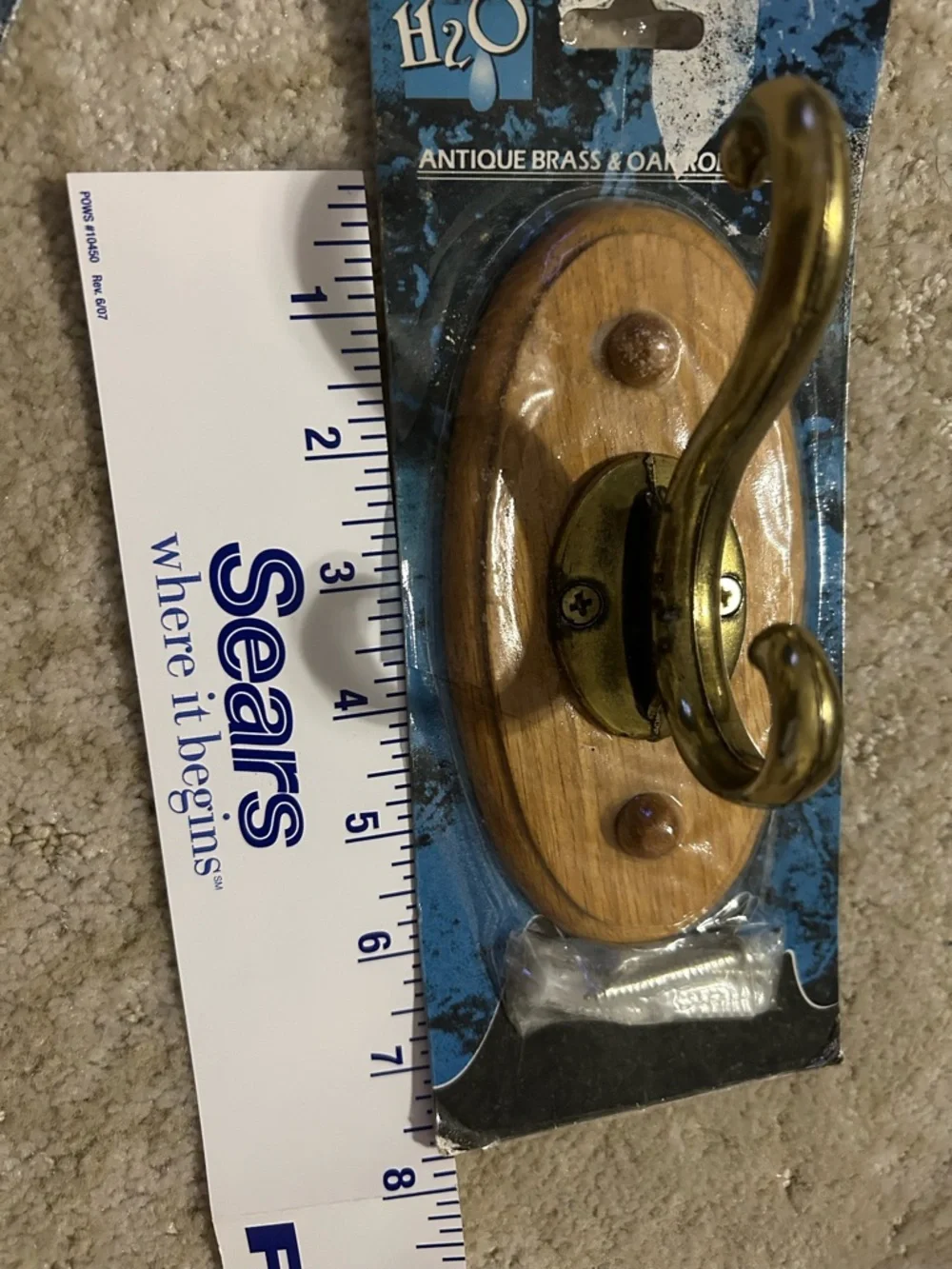 NWT 4 hooks.  2 oak antique brass  w/ hardware & 2 plastic over the door hooks.